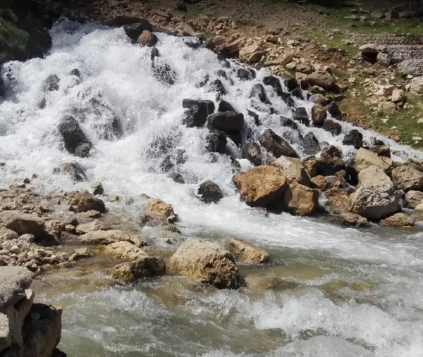 چشمه سرداب رستم&zwnj;آباد