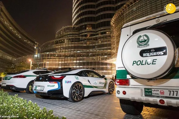 از چپ، پورشه پانامرا، اسپرت هیبریدی BMW i8، برابوس 700
