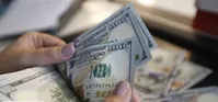 چرا دلار در مقابل کاهش قیمت مقاومت می‌کند؟
