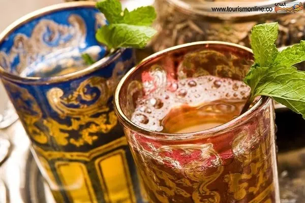 تقریبا هیچ غذایی بدون نان در مراکش خورده نمی شود. مراکشی ها نان را خیلی دوست دارند و زیاد می خورند.طعم اصلی غذاهای مراکشی را در رستورانها نمی شود فهمید یا باید مهمان خانه های مراکشی شوید یا غذاهای خیابانی را امتحان کنید.