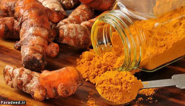  زردچوبه
زردچوبه بالاترین سطح آنتی اکسیدان را دارد و برای زمستان&zwnj;ها خیلی مفید است. چون می&zwnj;تواند به طور منظم به سیستم ایمنی بدن کمک کند. زردچوبه به علت خواص ضد التهابی و آنتی اکسیدانی آن، مزایای متعددی را برای افراد مبتلا به درد مفصلی در طول روزهای زمستان دارد.
 
 
علاوه بر این، زردچوبه راهی برای مبارزه با رادیکال&zwnj;های آزاد است. این رادیکال&zwnj;ها که به پوست آسیب می&zwnj;رساند و باعث می&zwnj;شوند پوست درخشش و کشش خود را از دست بدهد. اضافه کردن زردچوبه به لیوان شیر یک نوشیدنی سالم است. در واقع، شیر و زردچوبه یک درمان خانگی برای سرفه، احتقان، سرماخوردگی و آنفولانزا است. به خصوص در برابر سرفه&zwnj;های خشک موثر است.