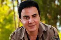 عکس| تصویر یادگاری داریوش فرضیایی در سال ۱۳۷۳