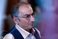 آقای رستم قاسمی!‌ای کاش در موارد دیگر هم در برابر خارجی‌ها احساس سرافکندگی می‌کردید