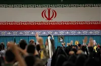 رهبر انقلاب: جوانانی که به خیابان آمدند، بچه‌های خودمان هستند| نوجوان امروز، عاقل و خردمند است