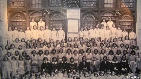 در سال ۱۲۶۸ و به ابتکار امیرکبیر صدراعظم ناصرالدین شاه مدرسه "دارالفنون" تاسیس شد. در ابتدا دانش&zwnj;آموزان بین ۱۴ تا ۱۶ سال برای تحصیل در دارالفنون پذیرفته می&zwnj;شدند.
