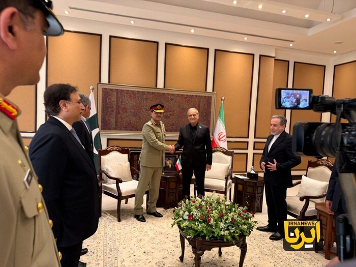 عاصم منیر و پزشکیان عاصم منیر و پزشکیان