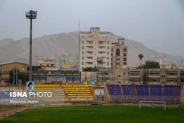 ورزشگاه اصلی تیم نفت، ورزشگاه شهید بهنام محمدی واقع در نمره چهل مسجدسلیمان است. این ورزشگاه را می&zwnj;توان اولین زمین فوتبال مدرن در ایران نامید که دارای زهکشی و ابعاد استاندارد و دارای قدمتی یکصد ساله و مقارن با اکتشاف نفت در مسجدسلیمان احداث شده است.