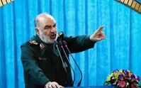 حمله فرمانده سپاه به دولت روحانی و تمجید از رئیسی: تحریم را بردارند، چندان خوشحال نمی‌شویم/۲ هزار گردان سایبری داریم