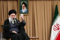 رهبر انقلاب خطاب به ترامپ: مستبدین و مستکبران از قبیل فرعون و نمرود و رضاخان و محمدرضا وقتی در اوج غرور بودند سرنگون شدند