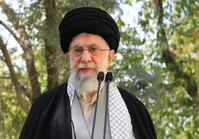 رهبر انقلاب: هم در زمینه‌ی ارزش پول ملی مشکل داریم، هم در زمینه‌ی تورم و گرانی