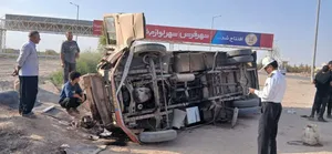 واژگونی مینی‌بوس در محور یزد - میبد