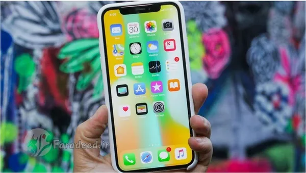 گوشی Apple iPhone X. پرچمدار جدید شرکت اپل به تازگی در جریان مراسمی ویژه، که به مناسبت دهمین سالگرد تولد خانواده آیفون اپل برگزار شده بود، به دوستداران محصولات اپل معرفی شد. گوشی Apple iPhone X. به لحاظ برخورداری از بسیاری ویژگی&zwnj;های نوین تا حد فراوانی از سایر محصولات خانواده آیفون متمایز است. به عنوان مثال می&zwnj;توان به صفحه نمایش ۵.۸ اینچی این محصول اشاره کرد که از کیفیت OLED برخوردار است و به خاطر قاب نازک دور این محصول، تقریبا تمام فضای جلوی این گوشی را به خود اختصاص داده است.

گوشی Apple iPhone X. هم اکنون از وجود دوربین عقب دوگانه&zwnj;ای بهره&zwnj;مند است که هر دو لنز آن از قابلیت تثبیت نور و دیداری تصویر برخوردار هستند. گرچه عضو جدید خانواده آیفون از قیمت بسیار بالایی برخوردار است و گران قیمت&zwnj;ترین گوشی تاریخ این خانواده محسوب می&zwnj;شود، اما در کنار امکانات یاد شده از قابلیت مقاومت در برابر رطوبت نیز برخوردار است و در مجموع یکی از شاخص&zwnj;ترین مدل&zwnj;های موجود در لیست گوشی&zwnj;های ضد آب برتر بازار تلفن&zwnj;های هوشمند به حساب می&zwnj;آید.