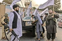 ویدئویی| لحظه برافراشتن پرچم‌ طالبان در پنجشیر