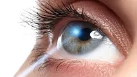 مطالعه در تاریکی واقعاً چشم را خراب می‌کند؟