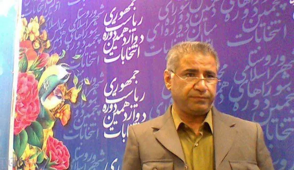 کارمند 46 ساله که می&zwnj;گوید رأی اقوام را دارد. باهدف تغییر جهت نگاه استراتژیک مدیریت کشور از بیرون به درون آمده ام. به نفع آقای زاکانی کنار می روم اما جدی ترین رقیبم روحانی است