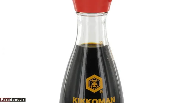 
سس سویا
سس سویا تخمیر شده و نیازی به یخچال ندارد. اگرچه اغلب تولیدکنندگان روی بطری درج کرده اند که پس از باز کردن در یخچال نگهداری شود، ولی با نگهداری در اتاق تا ماه&zwnj;ها سالم می&zwnj;ماند.