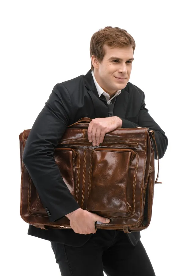 بی صدا وارد دفتر شدن

وقتی دزدکی و بدون سلام وارد دفتر کار می&zwnj;شوید دیگران این کار شما را غرور و خودبینی تصور می&zwnj;کنند. پس هنگام وارد شدن با دیگران حتی با یک لبخند یا با یک سر تکان دادن احوالپرسی کنید.