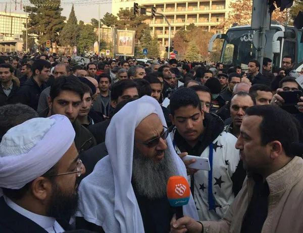 حضور مولوی عبدالحمید امام جمعه اهل سنت زاهدان در مراسم تشییع پیکر آیت&zwnj;الله هاشمی رفسنجانی