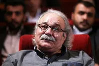 محمد کاسبی، بازیگر: من در کنار مردمم، مردمی که امروز در میدان انقلاب گرد هم آمدند