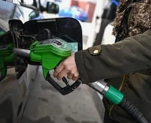 برخورد قضایی با متصدیان متخلف جایگاه‌های بنزین در آذربایجان شرقی

 