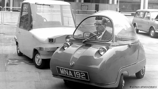 Bubble Car
Bubble Car
خودروی آمریکایی "حباب" که بین سال&zwnj;های ۱۹۵۰ تا ۱۹۶۰ تولید می&zwnj;شد.