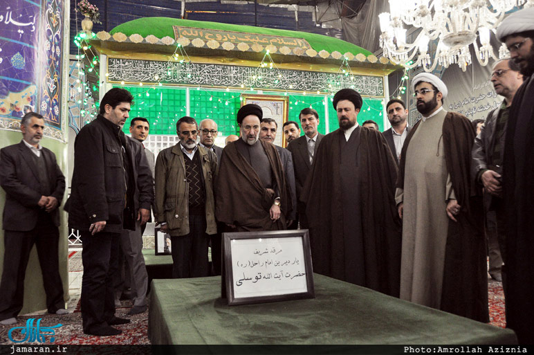 حجت الاسلام والمسلمین سید محمد خاتمی رئیس جمهوری اسبق کشورمان با حضور در مرقد مطهر بنیانگذار جمهوری اسلامی ایران، ضمن زیارت حرم امام ( س) از مراحل ساخت حرم رهبر کبیر انقلاب اسلامی بازدید کرد.