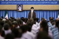 رهبرانقلاب: انتخابات باید گسترده، بانشاط و سالم باشد/آمریکا هیچ‌غلطی نمی‌تواند بکند