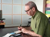 جواد خیابانی: جارو می‌زنم اما به شبکه خارجی نمی‌روم