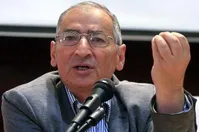 واکنش زیباکلام به احتمال استیضاح رئیس‌جمهور: نظام اجازه برکناری روحانی را به مجلس نمی‌دهد