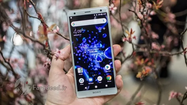 سامسونگ Galaxy S. ۸ Active
اگر به دنبال خرید محصولی رده بالا با مقاومت بسیار بالا هستید، بهتر است انتخاب مدل&zwnj;های شیک و ظریف را کنار بگذارید و به سراغ گلکسی اس ۸ اکتیو بروید. این گوشی که در واقع مدلی زمخت و درشت از پرچمدار&zwnj;های سال گذشته سامسونگ محسوب می&zwnj;شود، بدنه&zwnj;ای از جنس فلز دارد و علاوه بر مقاومت در برابر نفوذ آب، در برابر ضربات فیزیکی هم مقاومت زیادی دارد. همچنین باتری این مدل ظرفیتی ۴۰۰۰ میلی آمپر ساعتی داشته و در مقایسه با باتری ۳۰۰۰ میلی آمپر ساعتی مدل گلکسی اس ۸، از طول عمر بالاتری برخوردار است. این گوشی ضد ضربه و ضد آب تقریبا قیمت ۸۵۰ دلار دارد.