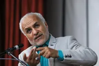 فیلم| حسن عباسی: کسی که زنش چادری و آدم دینداری باشه اصلا نمیره دنبال فوتبال