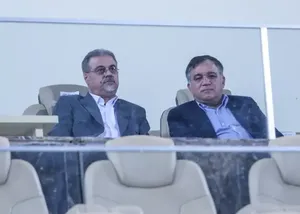 قفل جدید روی پنجره بسته استقلال 