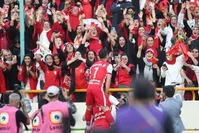 پرسپولیس ۲ - صنعت نفت صفر/ پاگشای لوکادیا با گلزنی در حضور زنان
