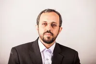 مشاور قالیباف: هرکس بر مخالفت با وفاق اصرار کند، راهش را از رهبری جدا کرده