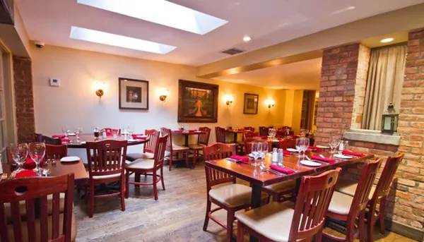  لیدی گاگا - JOANNE TRATTORIA
رستوران لیدی گاگا، واقع در نیویورک، دارای منوی ایتالیایی است. در منوی آن می توانید غذاهایی چون انواع پاستا، پیتزا، گوشت و منوی ویژه خانواده را سفارش داد. این رستوران به دلیل سرویس خوب و فضای دنجش شهرت دارد و بیشتر خانواده هایی که به دنبال محیطی لوکس و آرام می گردند، این رستوران را انتخاب می کنند.