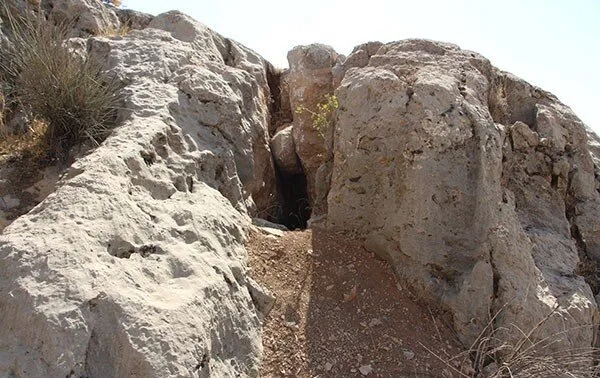 حفاری غیرمجاز در نزدیگی استودان&zwnj;ها