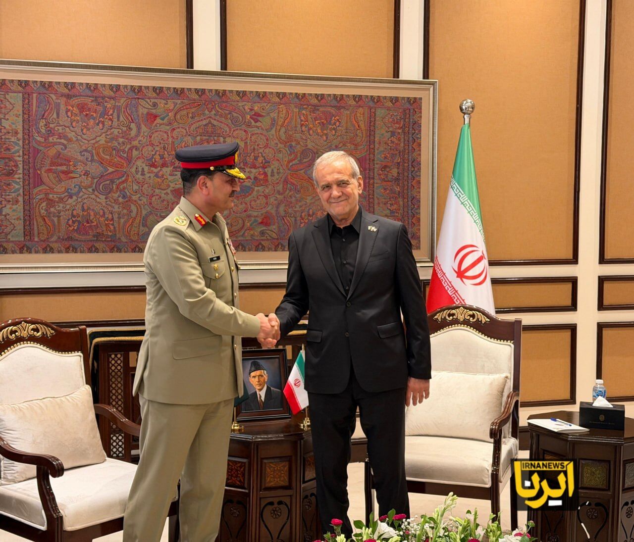 عاصم منیر و پزشکیان عاصم منیر و پزشکیان