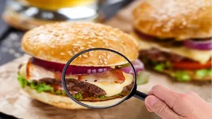 غذای پخته را بیش از ۲ ساعت بیرون از یخچال نگذارید