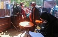 صف‌‌ شهروندان شیرازی برای خرید روغن تا دریافت کد بورسی