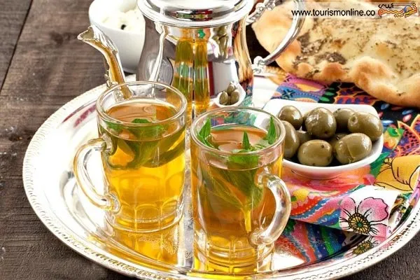 "چای نعناع" نوشیدنی مورد علاقه مردمان این سرزمین است.چای شیرین شده با قند و چند برگ نعناع و استکان های چای که مدام سر ریز می شوند.