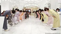 تصاویر| تغییراتی که کرونا در فرهنگ، رسوم و آیین احوالپرسی ایجاد کرد