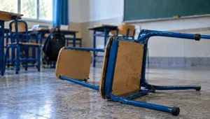 مصدومیت دانش‌آموز در رودبار با پرتاب صندلی