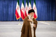 رهبر انقلاب رای خود را به صندوق انداختند+فیلم