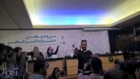 بازیگر جوان سینما و تلویزیون در برج میلاد گل رز هدیه داد +عکس