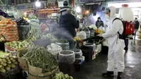 قرنطینه خانگی را باور کنیم یا توزیع میوه شب عید/بازارها همچنان شلوغ است!