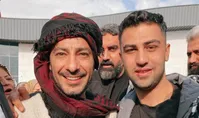 فیلم/ رقص کردی نوید محمدزاده و روزبه حصاری در ایلام
