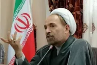 امام جمعه ایلام: اینکه خانمی را ببینید و عکس بگیرید، اشتباه است، تو چکاره‌ای که عکس بگیری؟