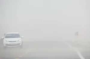 گرد و غبار و کاهش دید افقی در اصفهان / هشدار پلیس راه به رانندگان