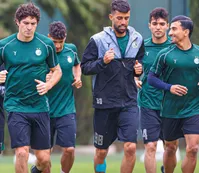 آرش رضاوند تنها مهره بدون جانشین در خط هافبک استقلال