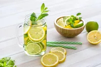 کاهش وزن سریع با ۵ نوشیدنی سم‌زدای تابستانی
